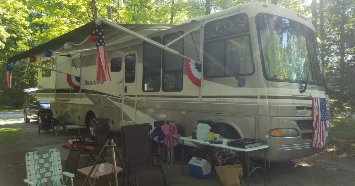 2003 Fleetwood Pace Arrow Class A Rental in Sheboygan, WI Outdoorsy