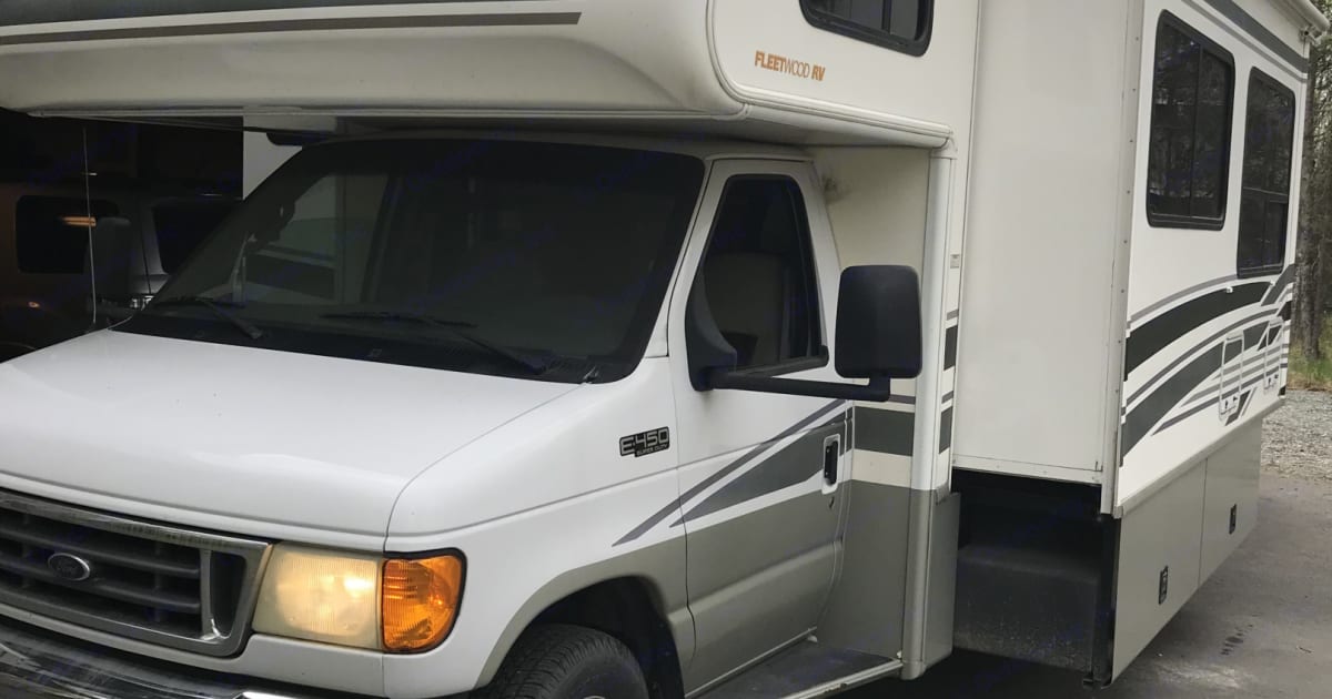 2004 Fleetwood Tioga Class C Rental in Anchorage, AK | Outdoorsy