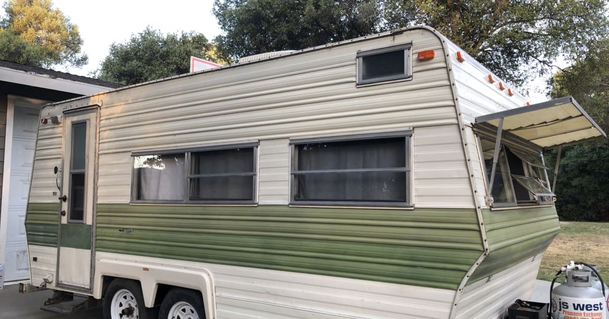 Photos 1976 wilderness fleetwood Travel trailer Rental in Coarsegold