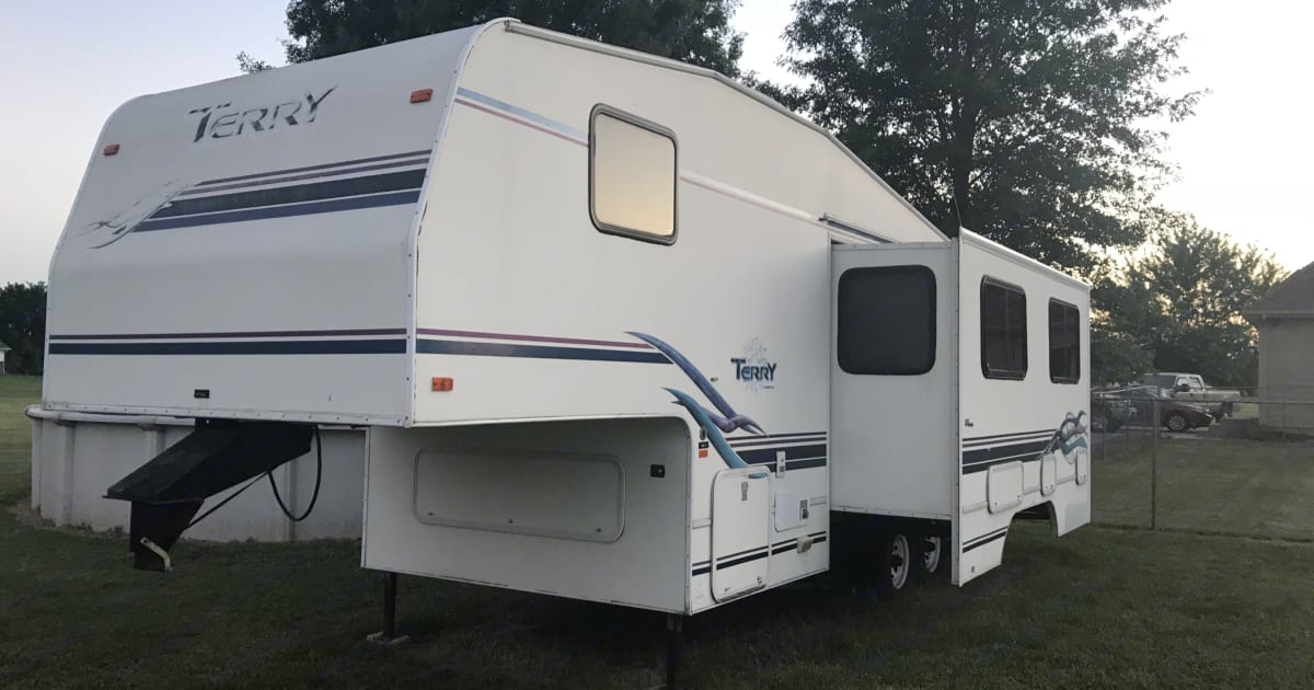 1998 Terry 28’ Fifthwheel Rental in Carl Junction, MO Outdoorsy