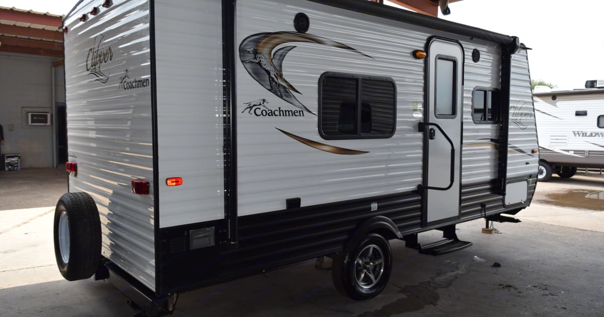 2018 Coachmen Clipper 17FQ Travel trailer Rental in Houston, TX | Outdoorsy