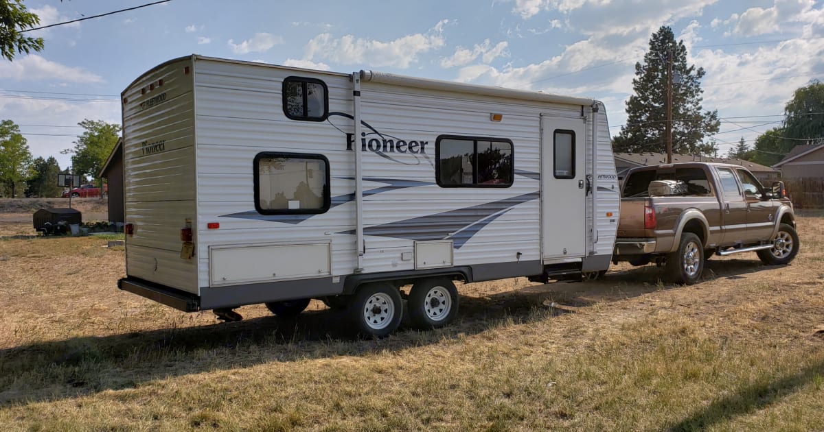 2006 fleetwood pioneer travel trailer