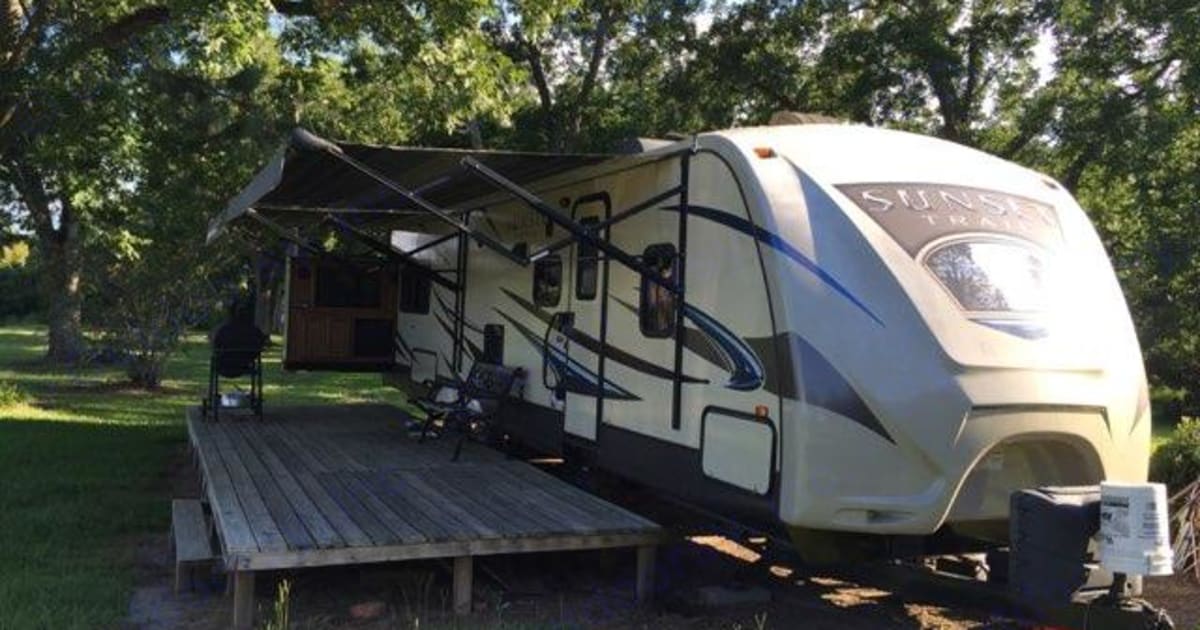 2014 Crossroads Sunset Trail Reserve Travel trailer Rental in