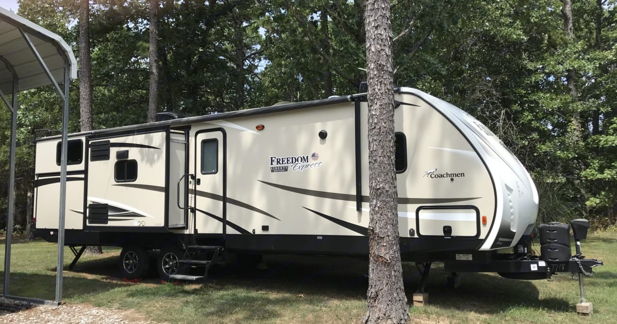 2017 Coachmen Freedom Express Travel trailer Rental in Nixa, MO Outdoorsy