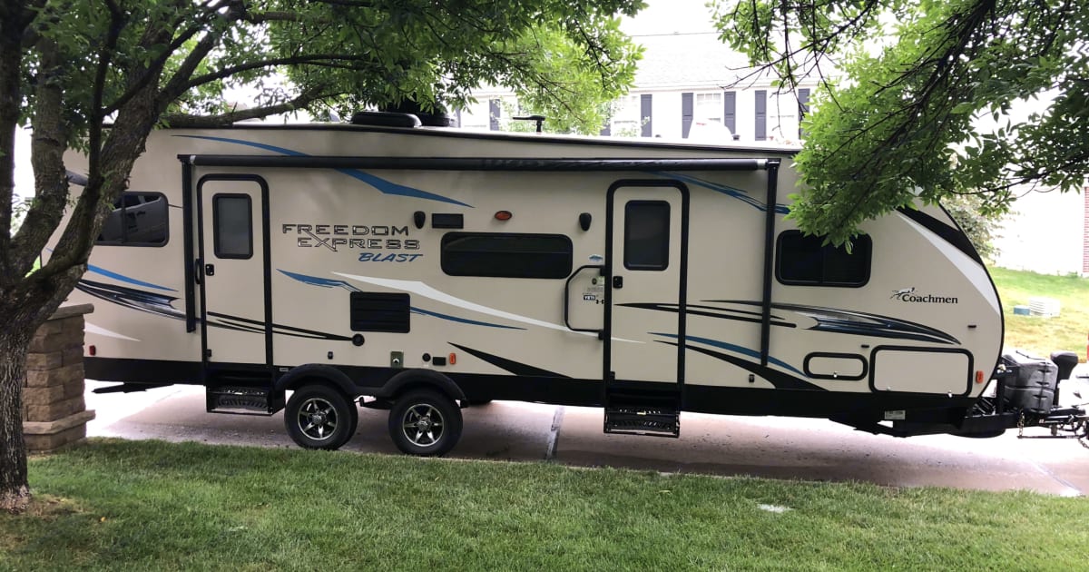 2016 Coachmen Freedom Express Toy hauler Rental in Saint Charles, MO