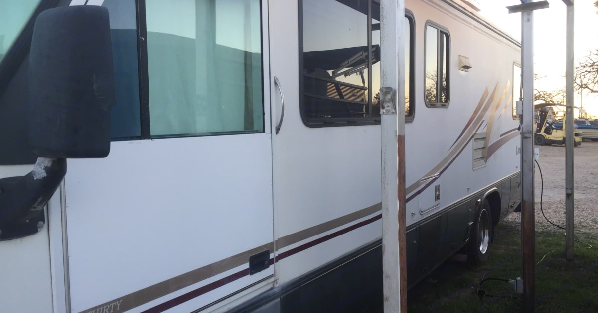 1999 Airstream Land Yacht Class A Rental in Kingsland, TX Outdoorsy