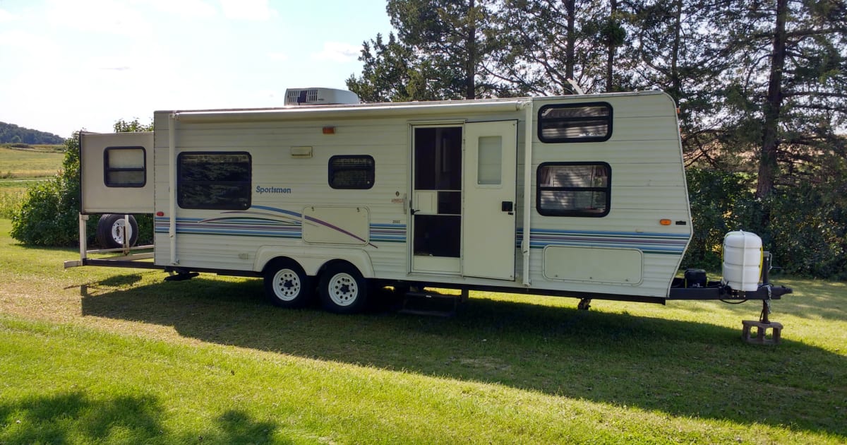 1999 Sportsmen M2505 Travel trailer Rental in Durand, WI Outdoorsy