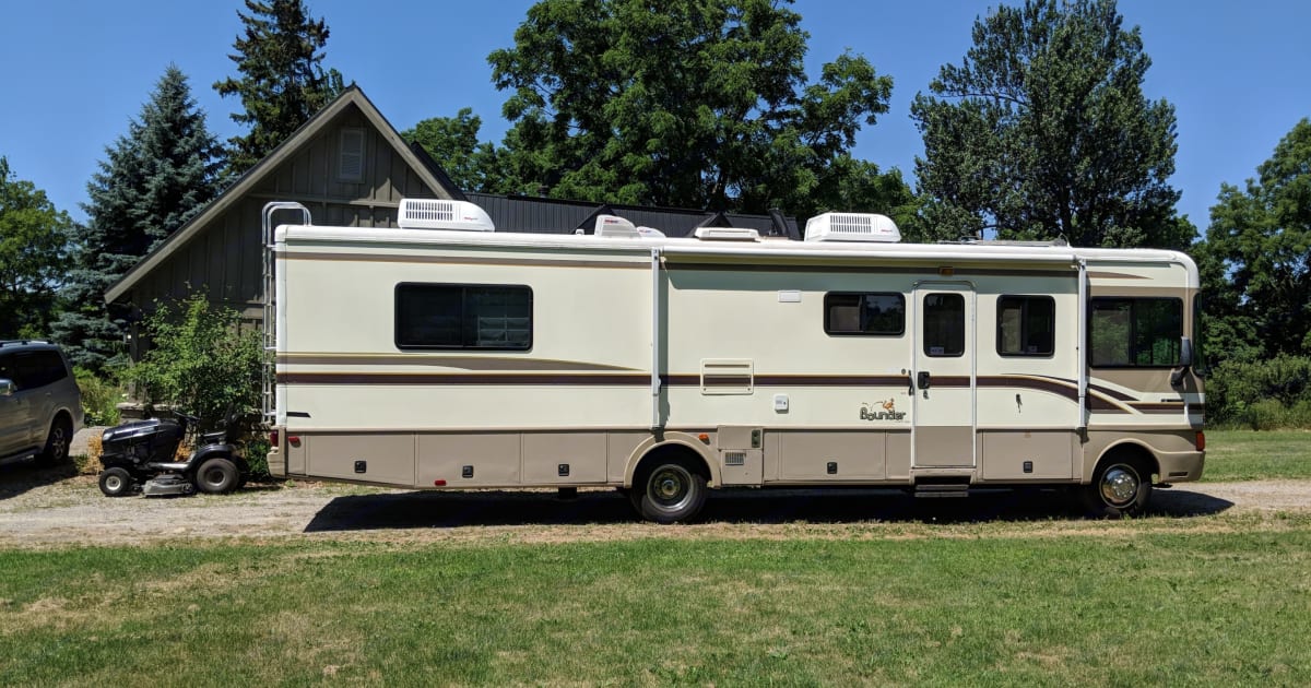 1998 Fleetwood Bounder Class A Rental in Clarington, ON Outdoorsy