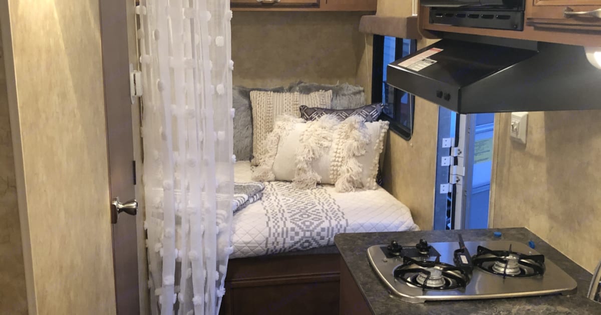 2012 Starcraft ArOne Travel trailer Rental in Lewes, DE Outdoorsy