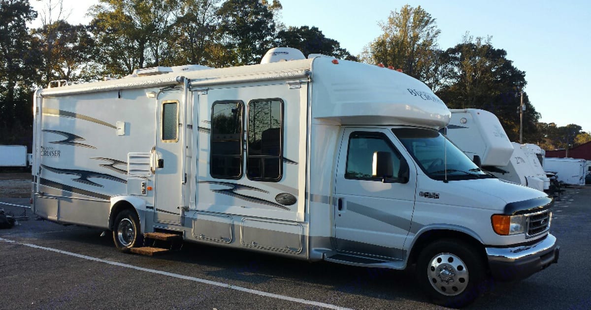 2005 Gulf Stream Cruiser Motorhome Rental in Canton, GA Outdoorsy