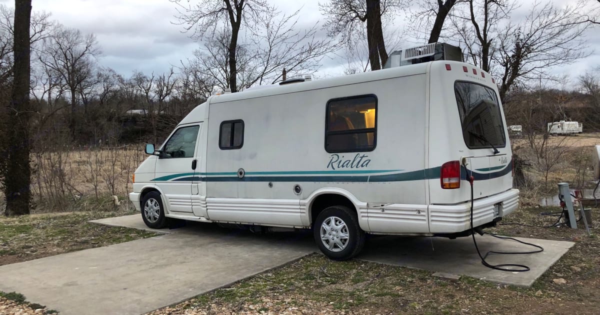 1996 Winnebago Rialta Class C Rental in Omaha, NE Outdoorsy