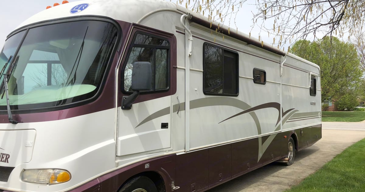2000 Holiday Rambler Vacationer Class A Rental in New Albany, IN ...