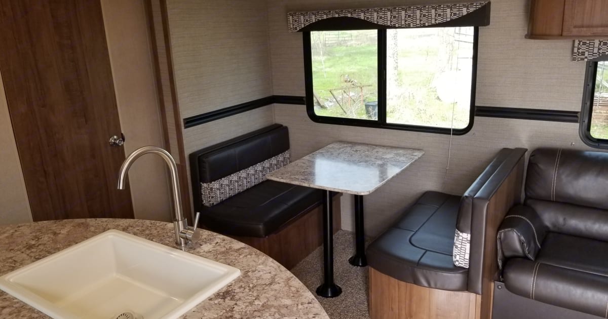 2018 Dutchmen Aspen Trail Travel trailer Rental in Sulphur Springs, TX