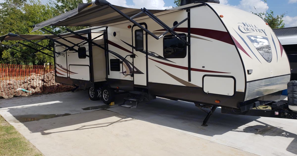 2015 Crossroads Hill Country Travel trailer Rental in BRYAN, TX Outdoorsy