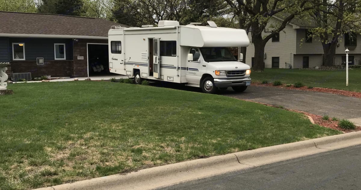2001 Coachmen Pathfinder Motorhome Rental in Coon Rapids, MN Outdoorsy
