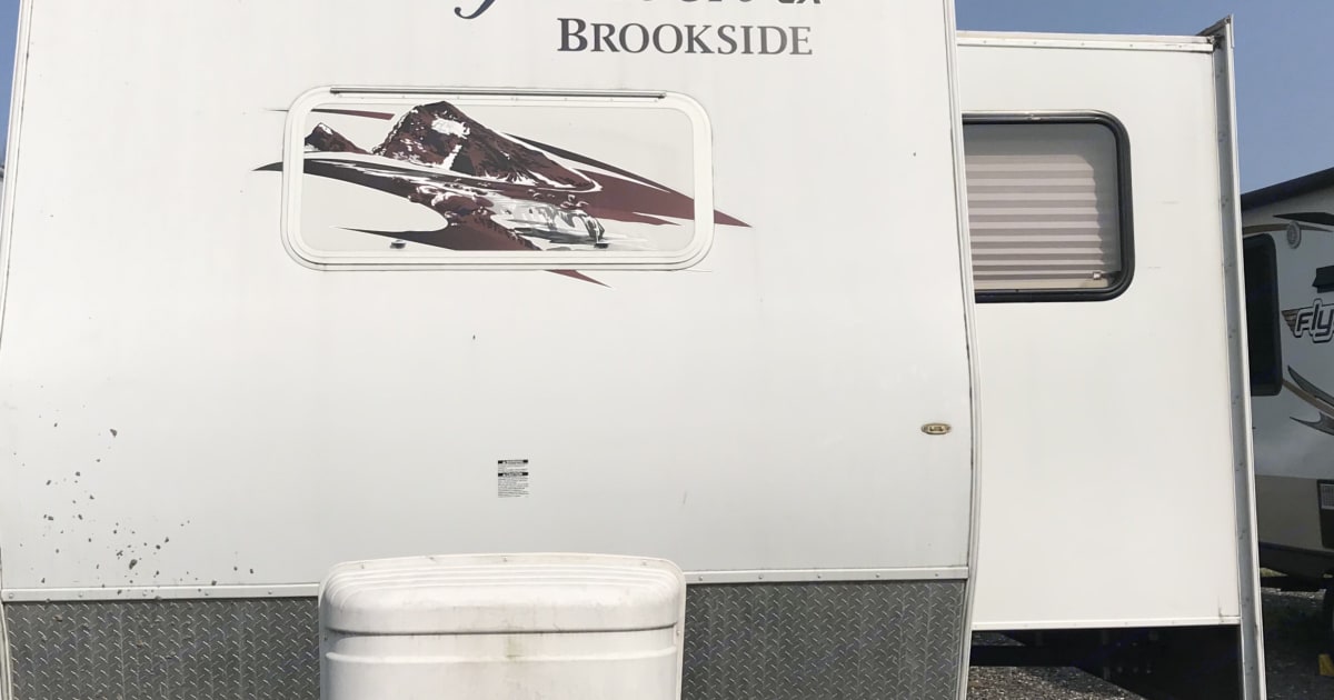 2012 Sunnybrook Brookside 302FKS Travel trailer Rental in Dillsburg, PA