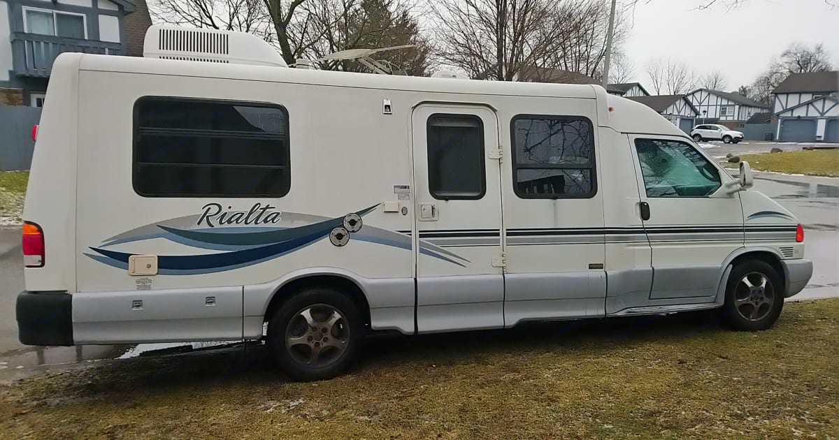 2003 Motorhome and camper Rialta 2003 Fourgon Rental in Indianapolis