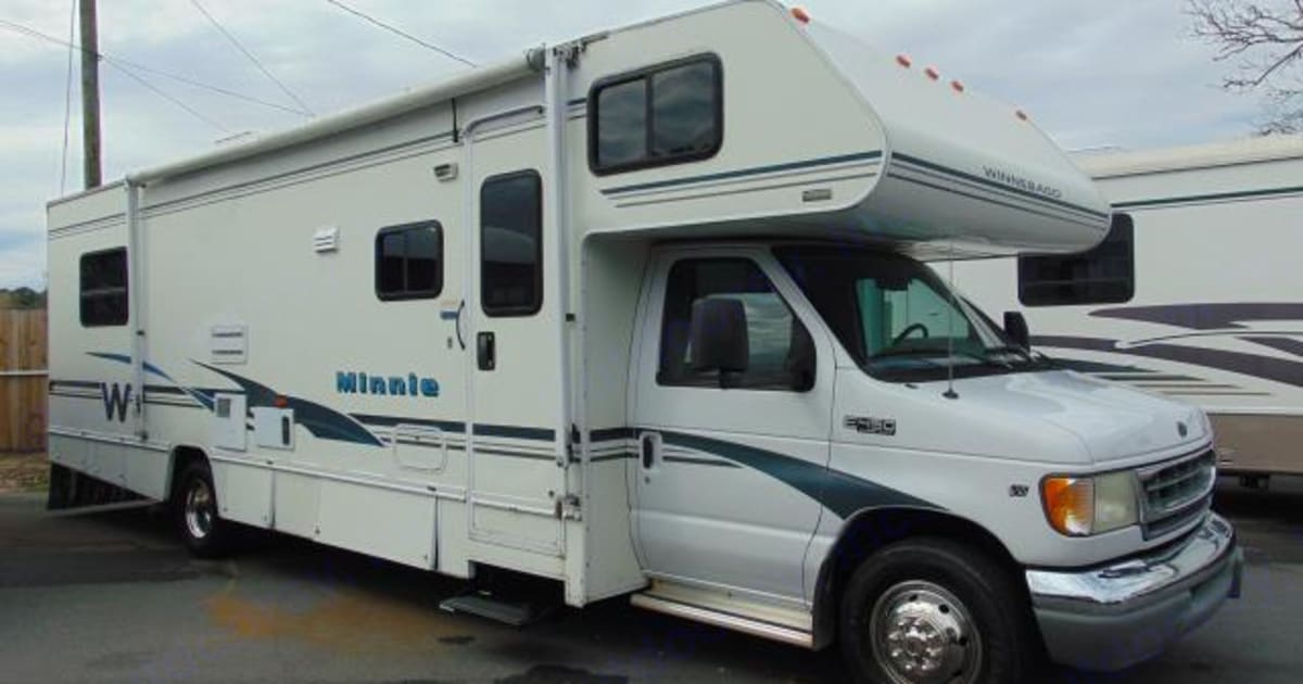 2002 Winnebago Minnie Winnie Motorhome Rental in Redmond, WA | Outdoorsy