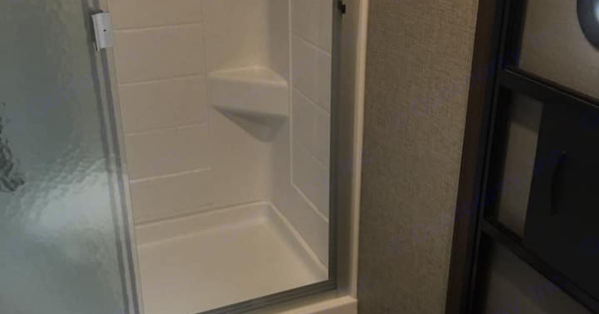 2019 Keystone Avalanche Fifthwheel Rental in Northport, AL Outdoorsy