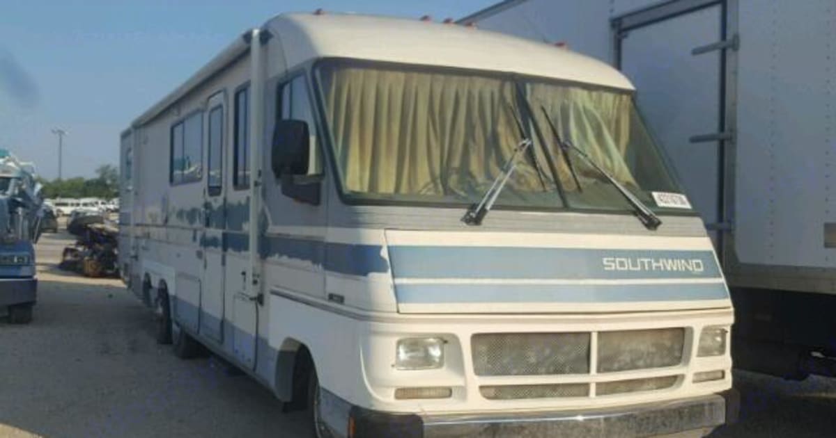 1991 Fleetwood Southwind Class A Rental in VICTORVILLE, CA | Outdoorsy