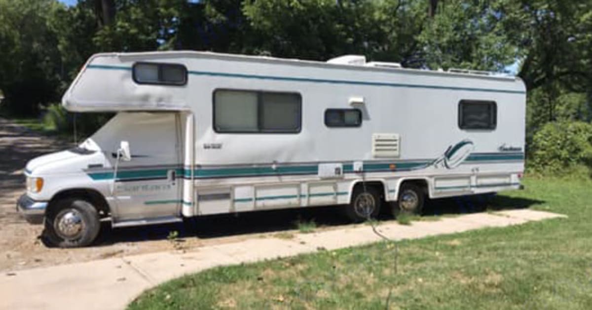 1995 Coachmen Santara Class C Rental in Kalona, IA Outdoorsy
