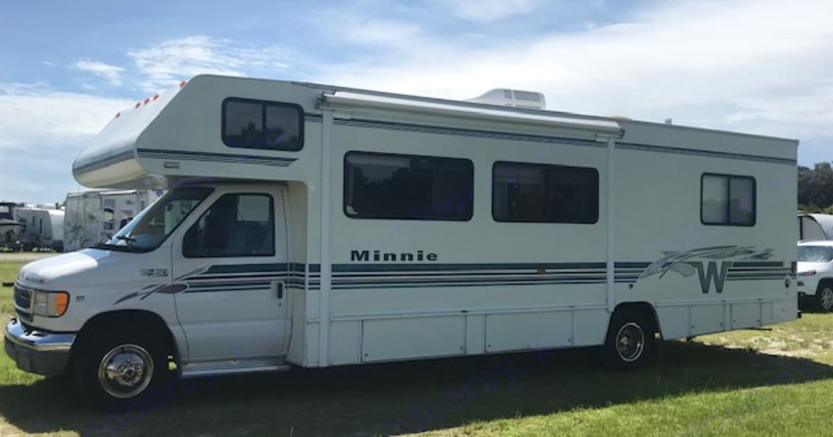 2001 Winnebago Minnie Winnie Class C Rental in Rotonda West, FL | Outdoorsy