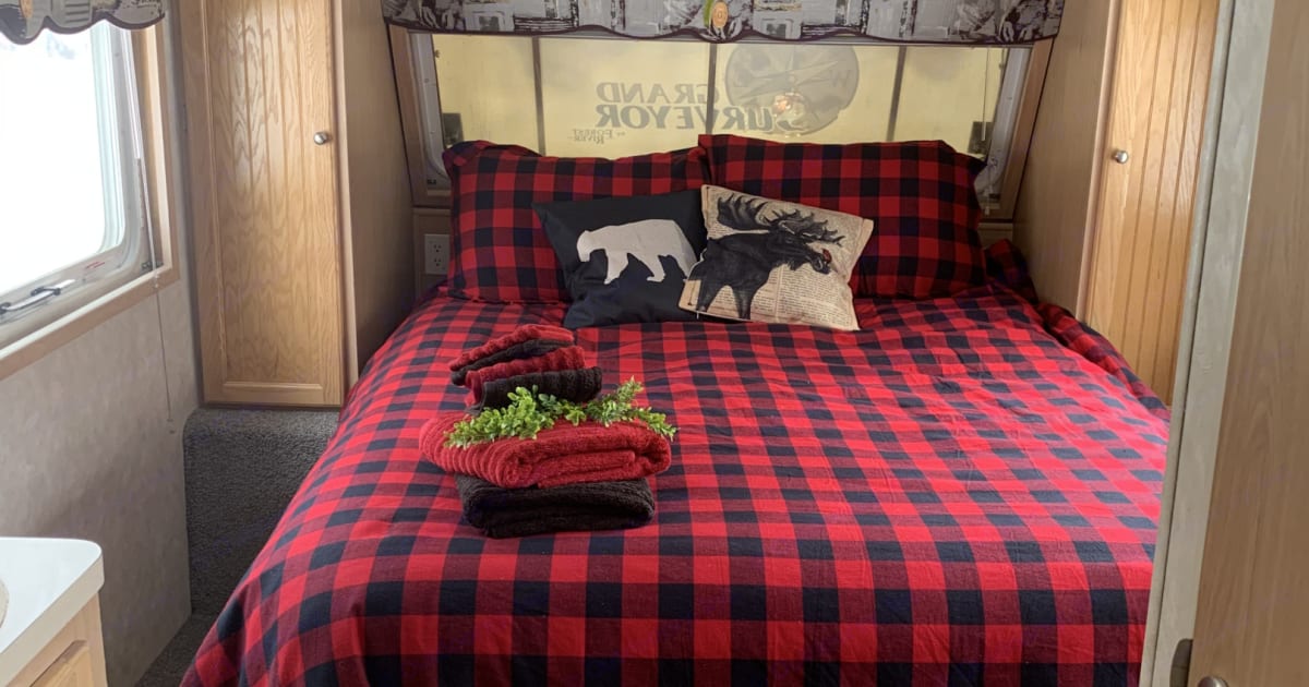 2005 Forest River Grand Surveyor Travel trailer Rental in GREYBULL, WY