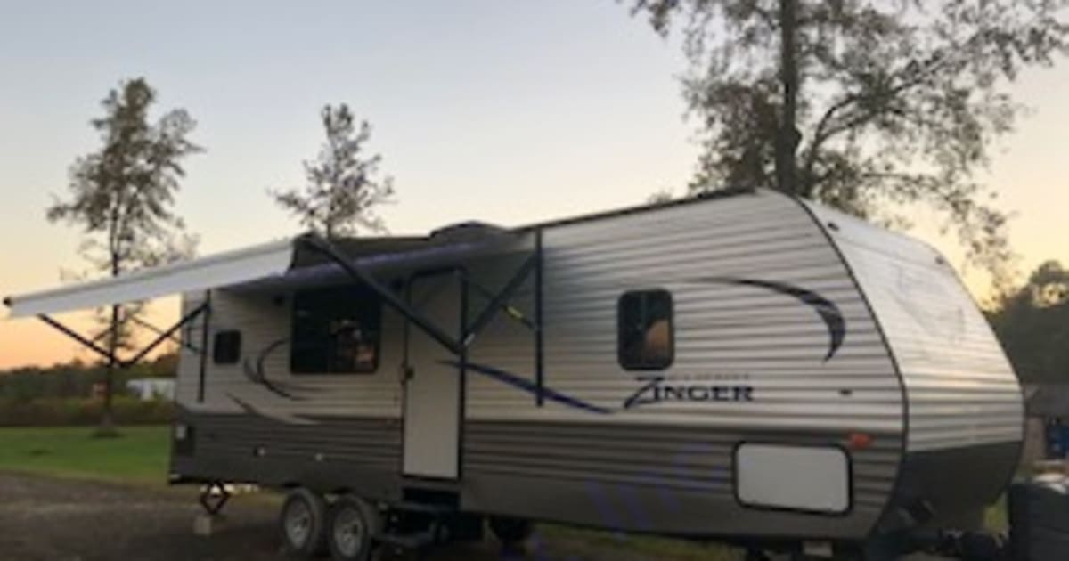 2017 Crossroads Zinger Travel trailer Rental in Smithville, OK Outdoorsy