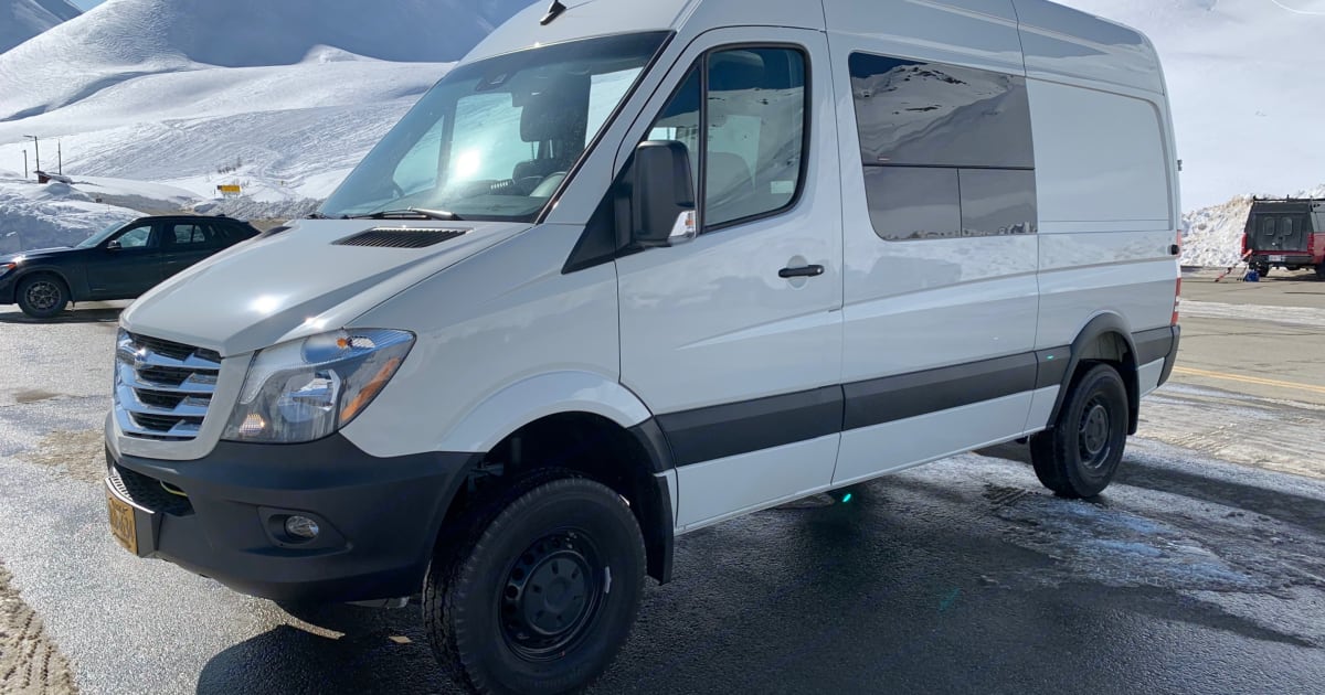 2017 Freightliner 4WD Sprinter 2 Person Camper van Rental in