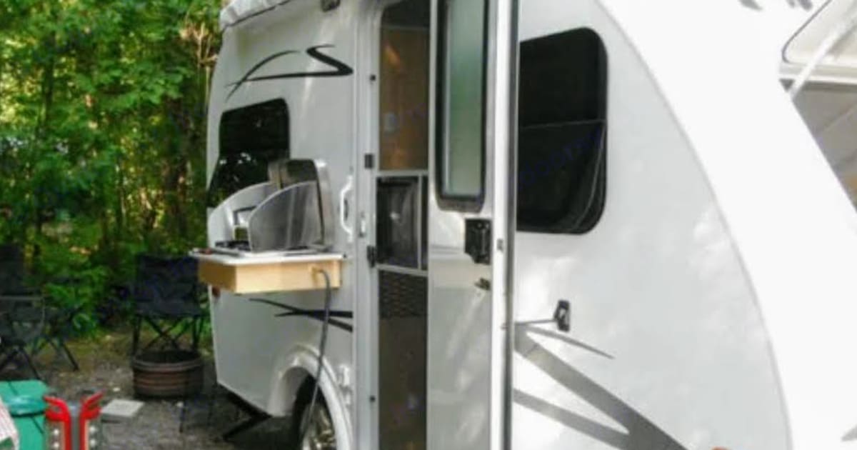 2013 Prolite Mini Travel trailer Rental in Sherbrooke, QC | Outdoorsy