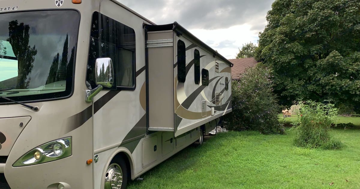 2015 Thor Motor Coach Hurricane Intégral Rental in Harrison, AR Outdoorsy