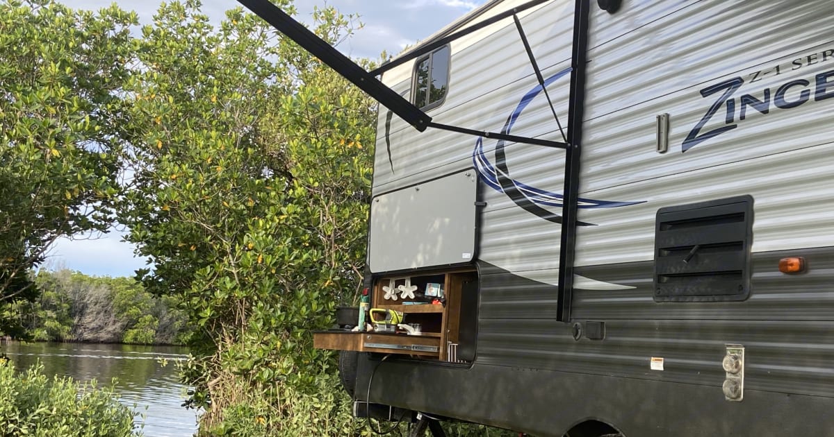 2017 Crossroads Zinger Travel trailer Rental in Vero Beach, FL Outdoorsy