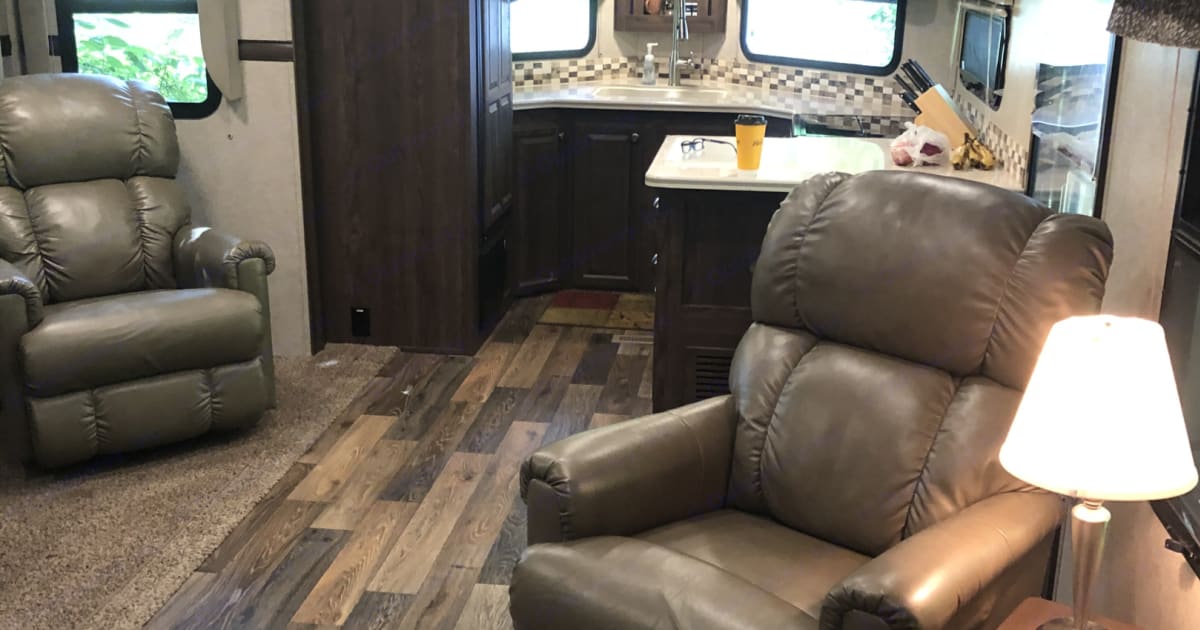 2017 Forest River Rockwood Windjammer Travel trailer Rental in