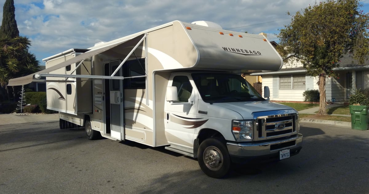 Photos 2015 Winnebago Minnie Winnie Coachbuilt Rental in Culver City