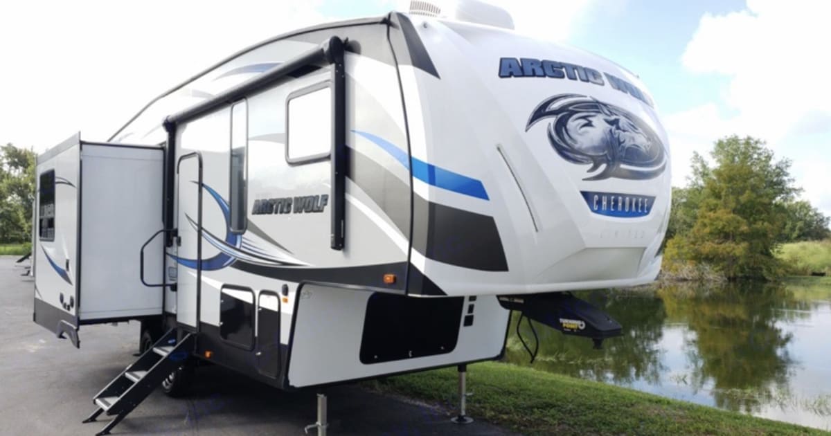 2018 Forest River Cherokee Fifthwheel Rental in Millsap, TX Outdoorsy