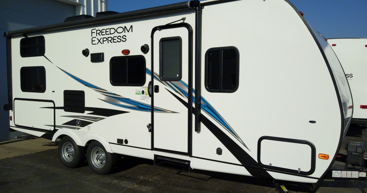 2020 Coachmen Freedom Express 23.9 Murphy Bed Travel trailer Rental in