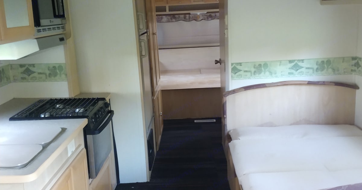 2004 Forest River Grand Surveyor Travel trailer Rental in Malcolm, NE