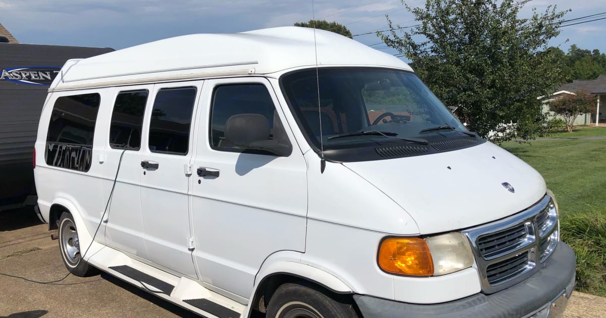 2000 Dodge Ram 1500 Camper van Rental in Cleveland, TN Outdoorsy