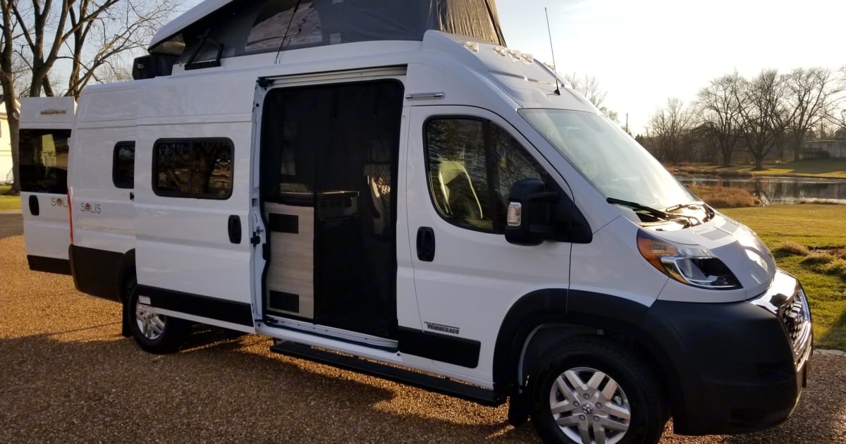 Photos 2021 Winnebago Winnebago Class B Rental in BARRINGTON, IL