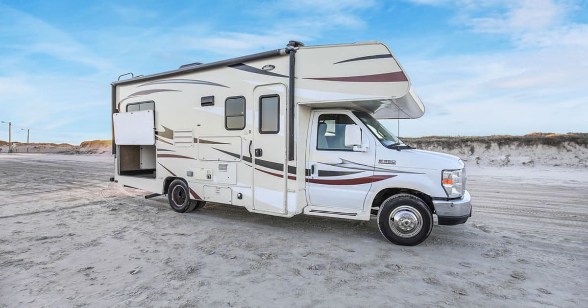 2016 Coachmen Freelander Motorhome Rental in Dripping Springs, TX Outdoorsy