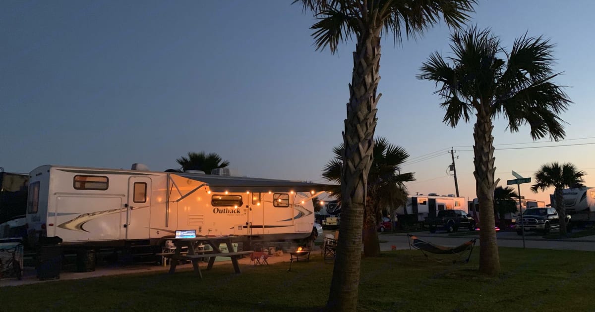2011 Keystone Outback Travel trailer Rental in McHenry, IL Outdoorsy
