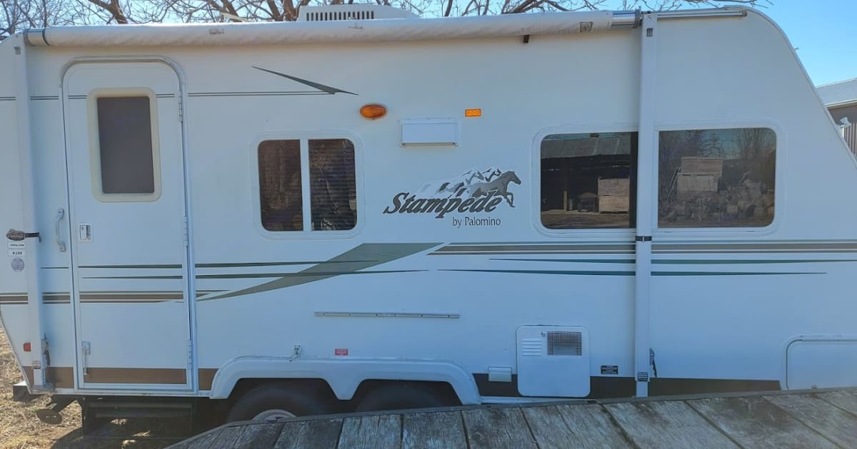 2006 Palomino Stampede Travel trailer Rental in Mississauga, ON Outdoorsy