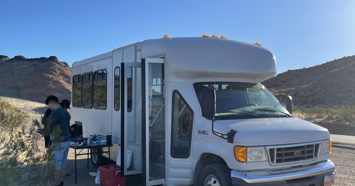2006 Ford Coachman 450 Converted Van Rental in Provo, UT Outdoorsy
