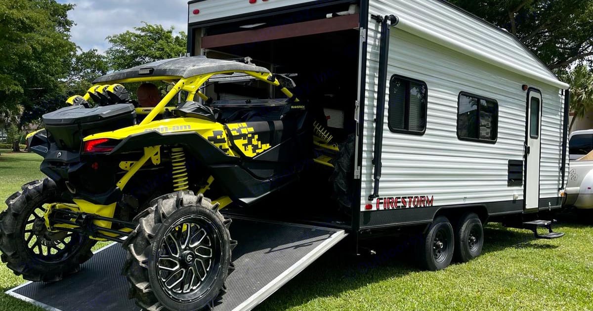 2016 Dune Sport Firestorm TH20 Toy hauler Rental in Hialeah, FL | Outdoorsy