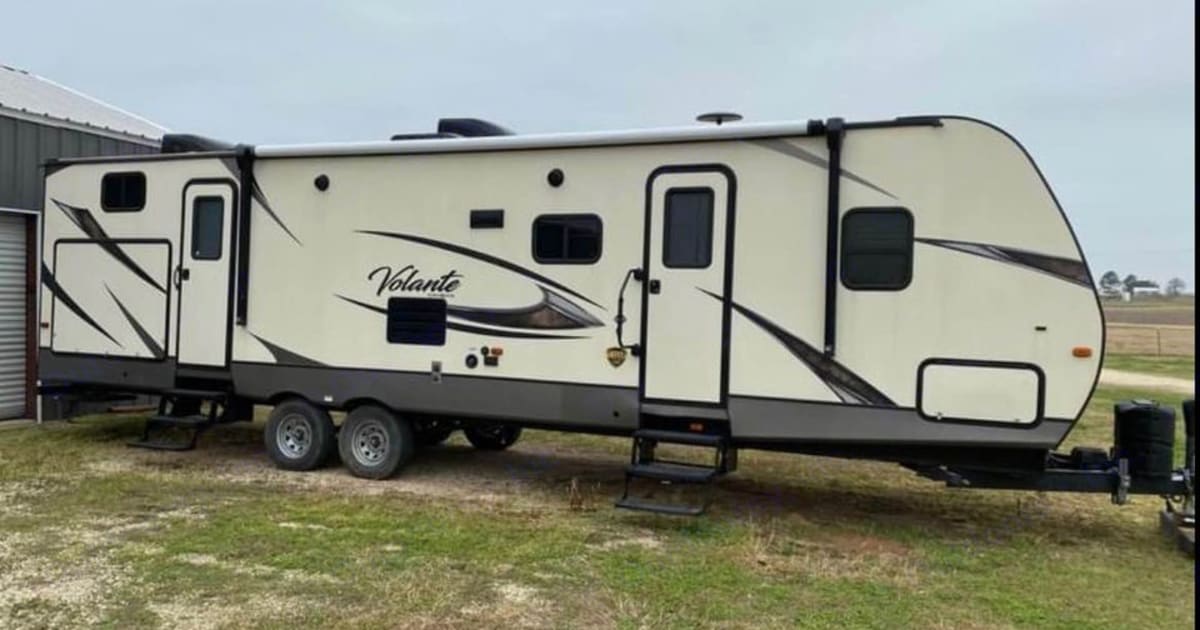 2018 Crossroads Volante Travel trailer Rental in New Braunfels, TX