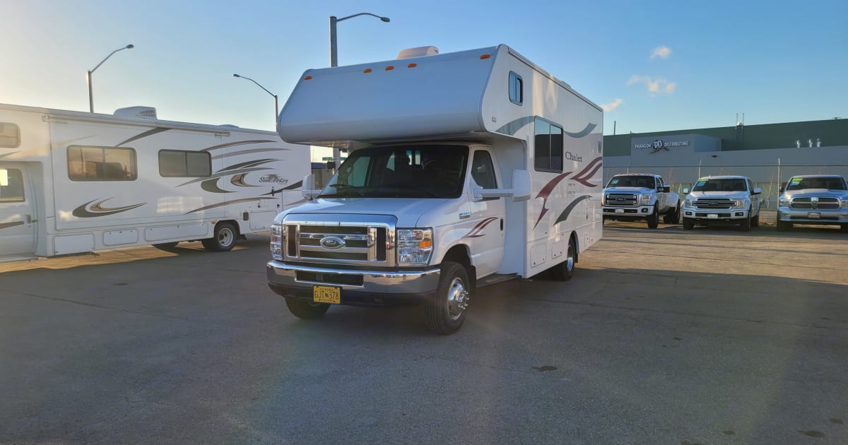 2013 Winnebago Chalet Motorhome Rental in Anchorage, AK Outdoorsy