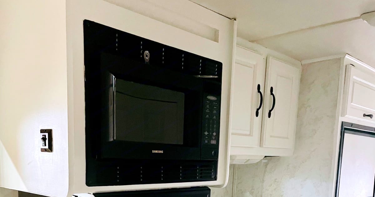 2001 Ford Fourwinds Motorhome Rental in Winchester, KY Outdoorsy