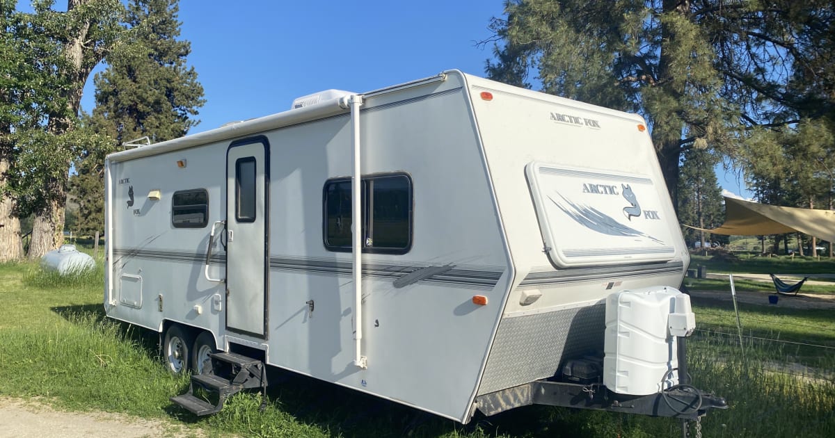 2003 Northwood Mfg Arctic Fox Caravane Rental in Hamilton, MT | Outdoorsy