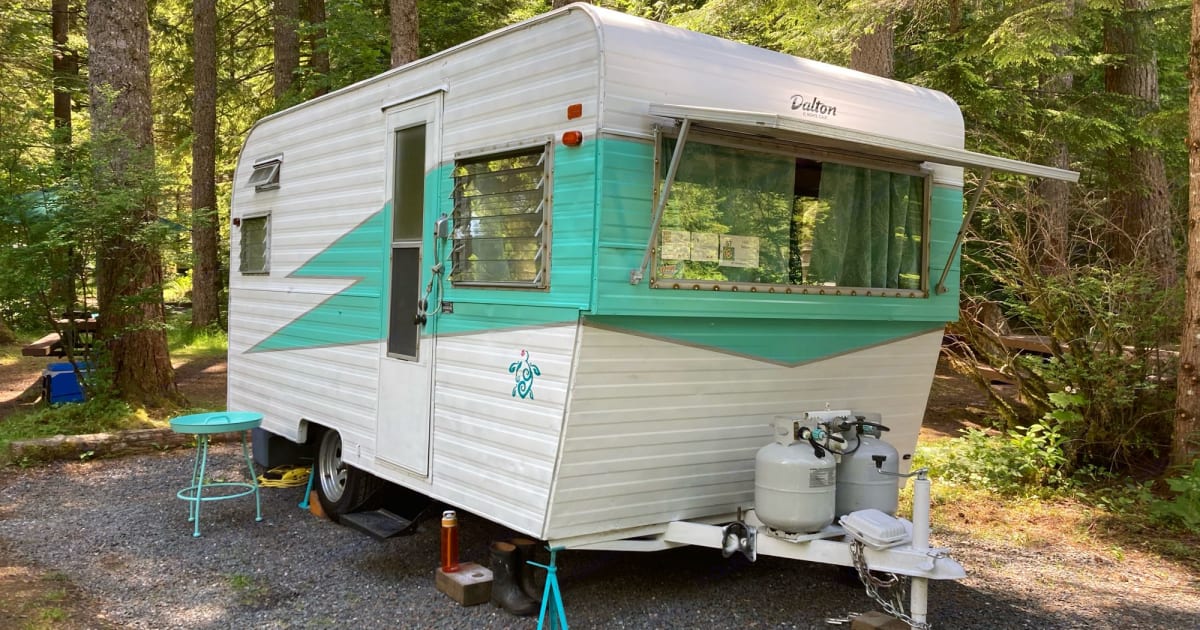1960 Vintage Trailers Dalton Travel trailer Rental in Woodinville, WA