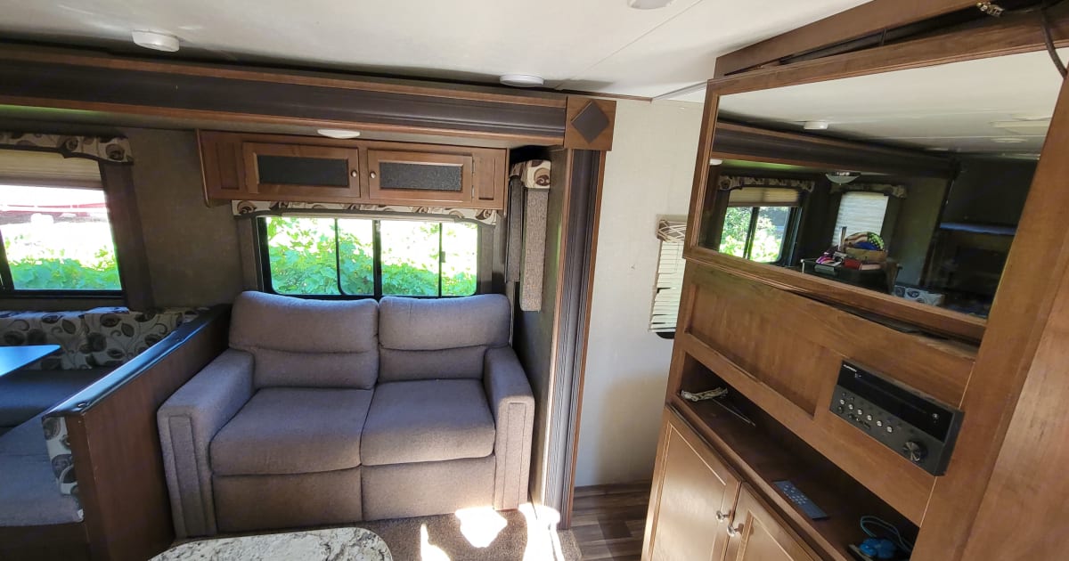 2017 Keystone Hideout Travel trailer Rental in Grants Pass, OR Outdoorsy